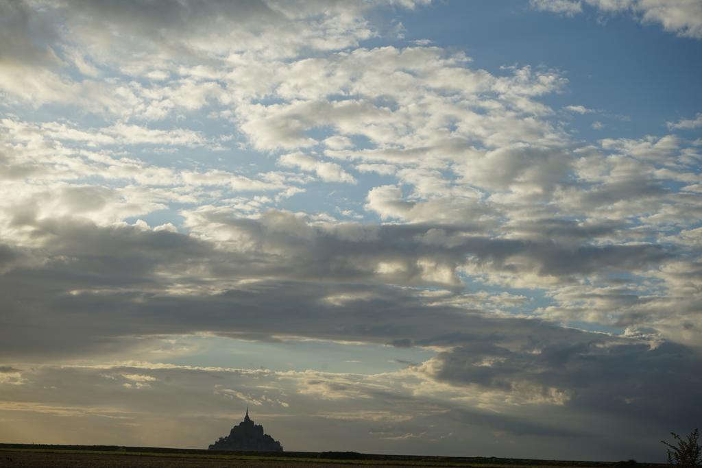 A L'Ombre Du Mont St Michel Hotel Huisnes-sur-Mer Exterior photo